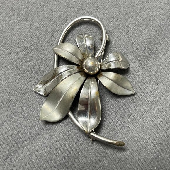 Vintage Silver Flower Brooch Pin Retro Mid Century Floral Design Romantic Brooch - Picture 2 of 6
